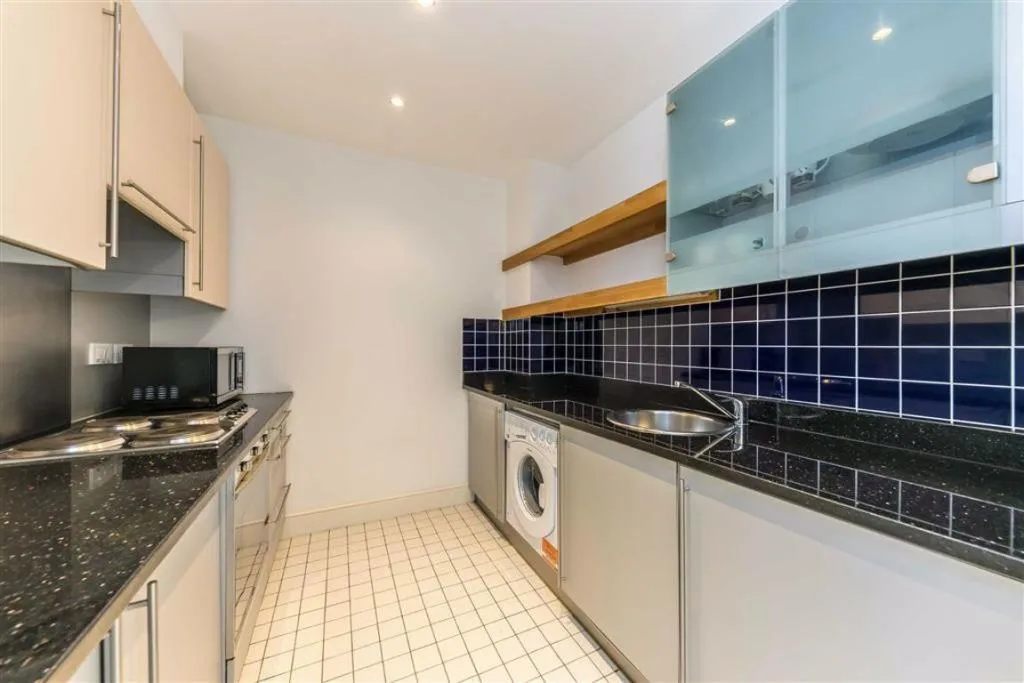 Flat Plumbers Row in Greater London