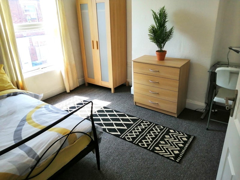 Room Carlton Road in Stoke-on-Trent