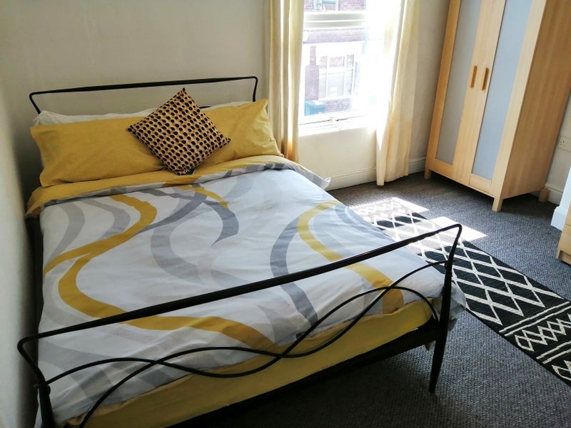 Room Carlton Road in Stoke-on-Trent