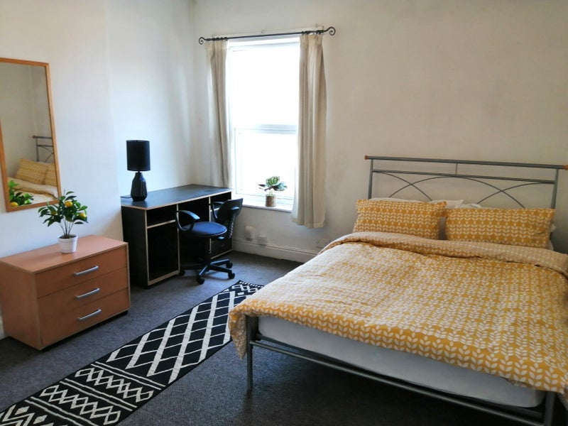 Room Carlton Road in Stoke-on-Trent