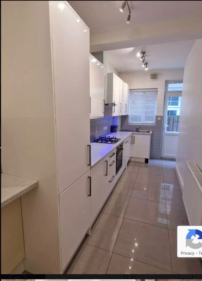 Flat Bellingham Road in Greater London
