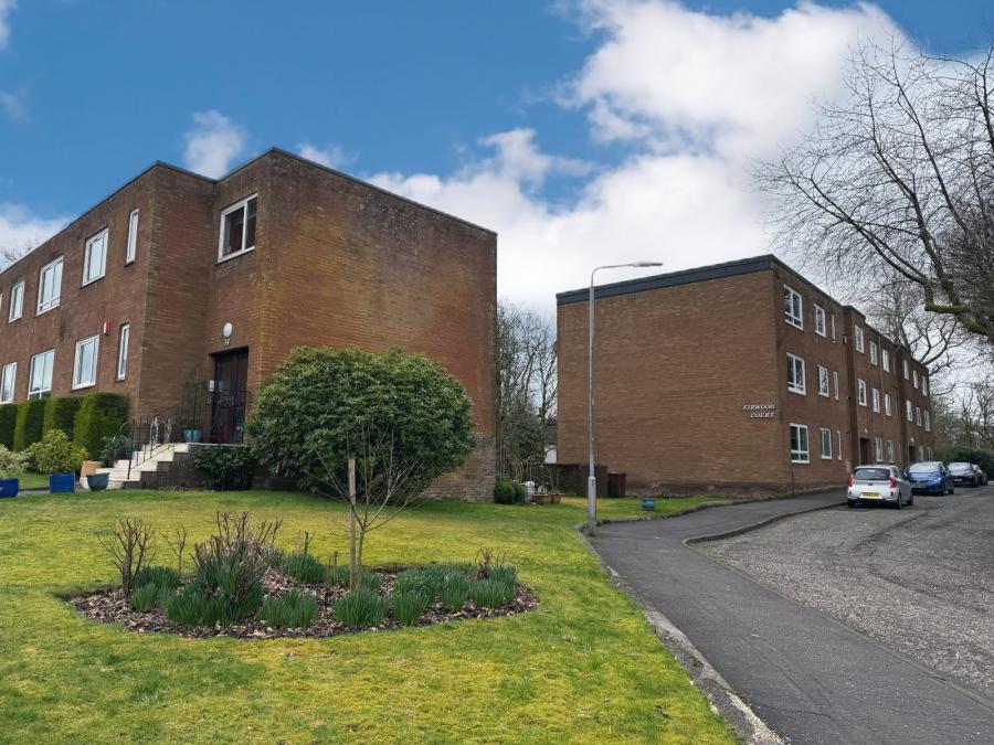 Flat Firwood Court in Newton Mearns