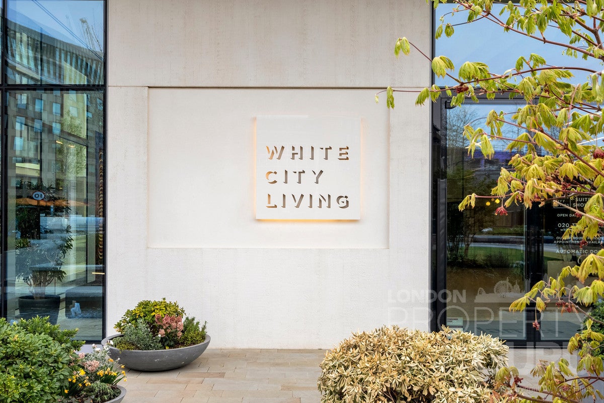 House Silver Road in Greater London