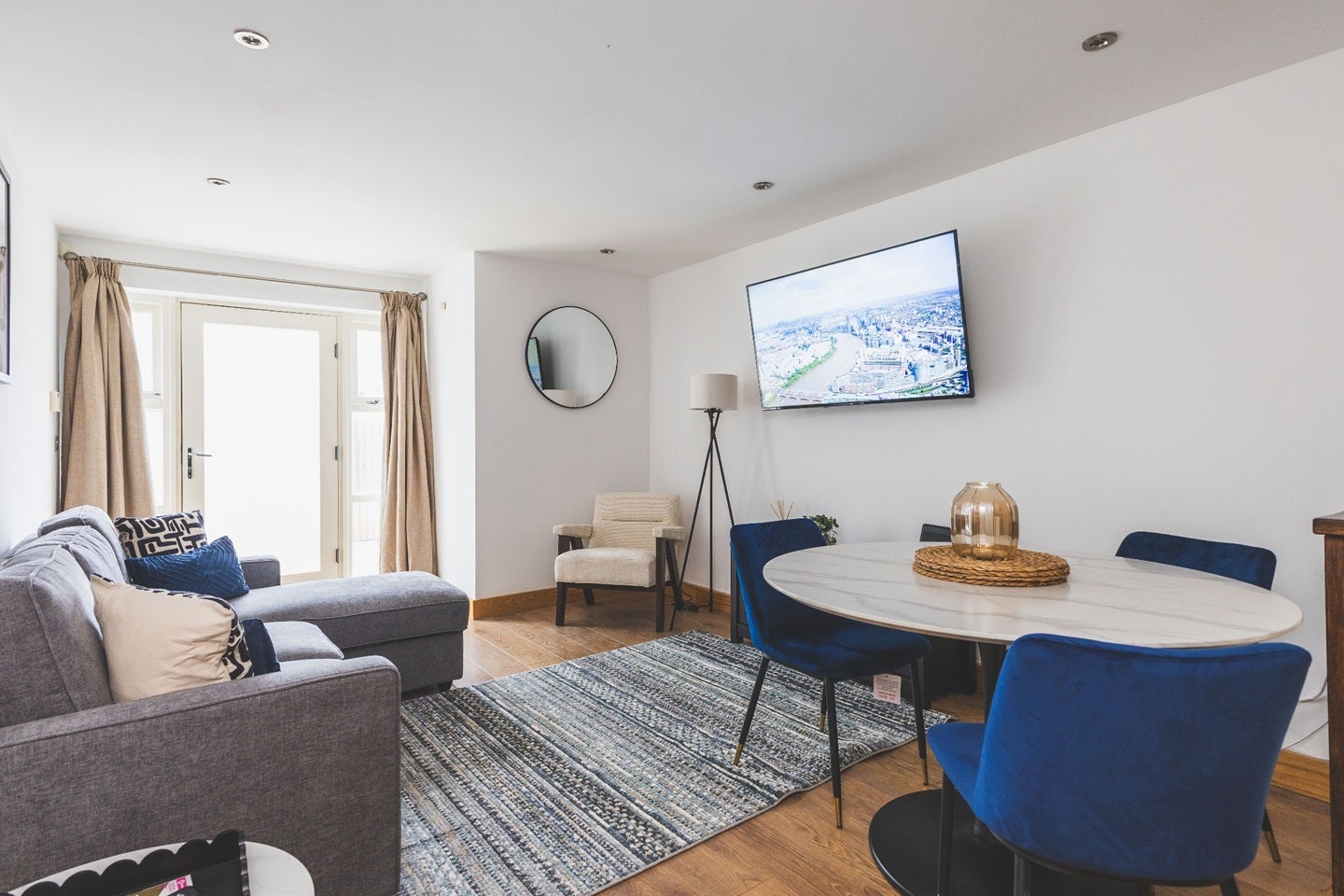 Flat Bridle Lane in Greater London