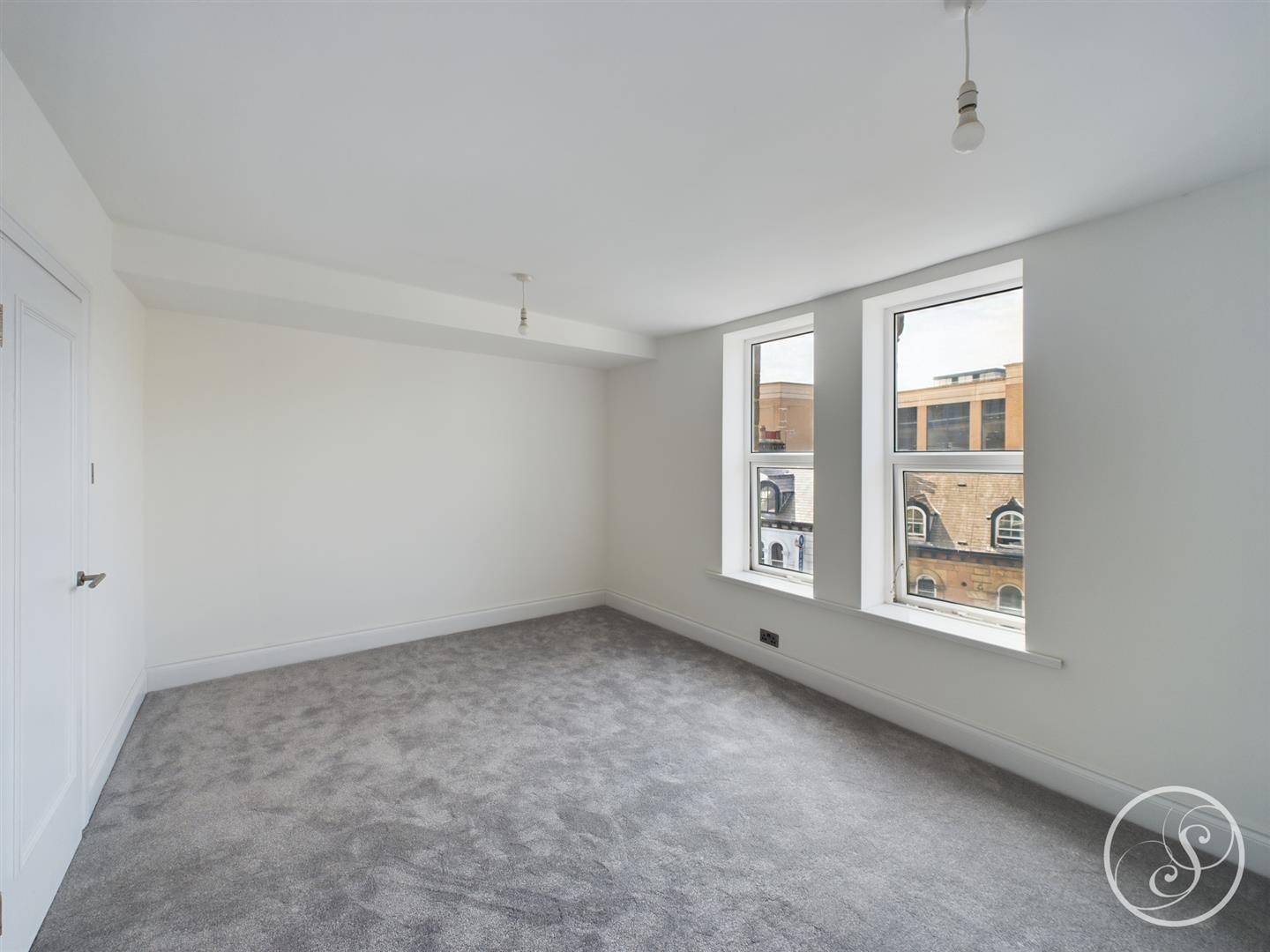 Flat Cheltenham Crescent in Harrogate