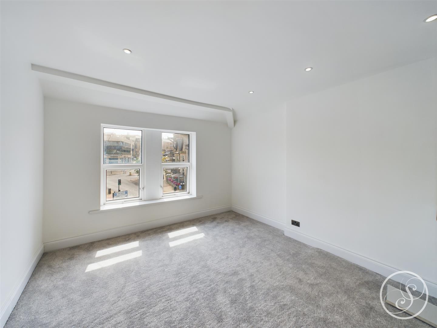 Flat Cheltenham Crescent in Harrogate