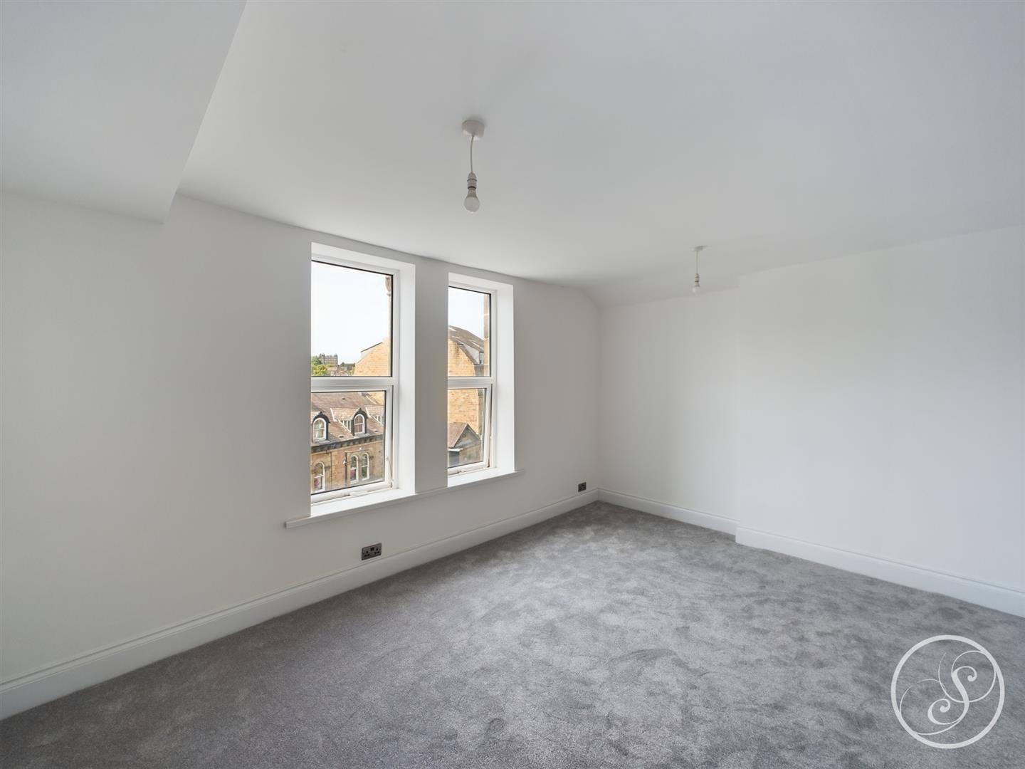 Flat Cheltenham Crescent in Harrogate