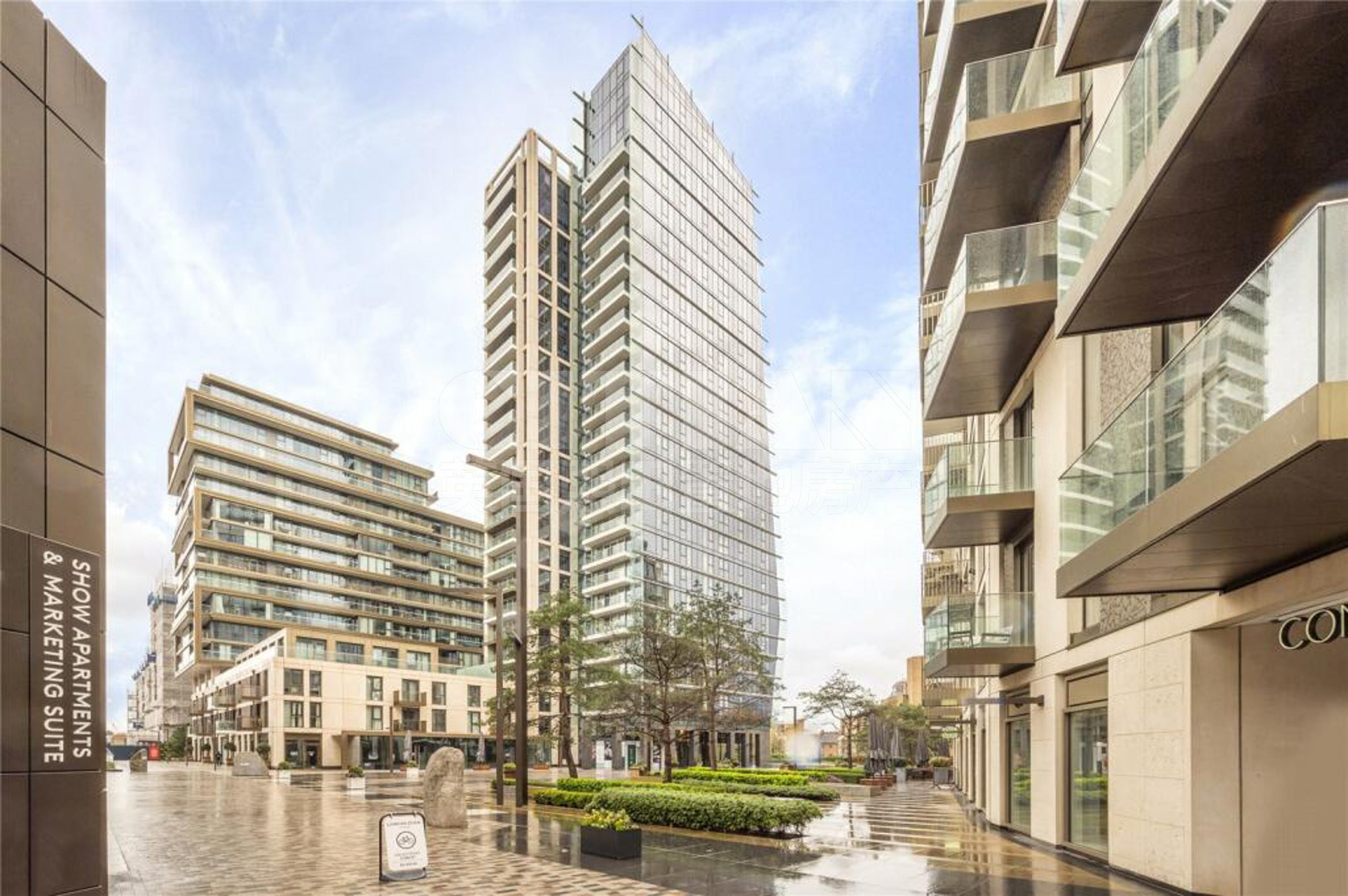 Flat Waterside Promenade in Greater London