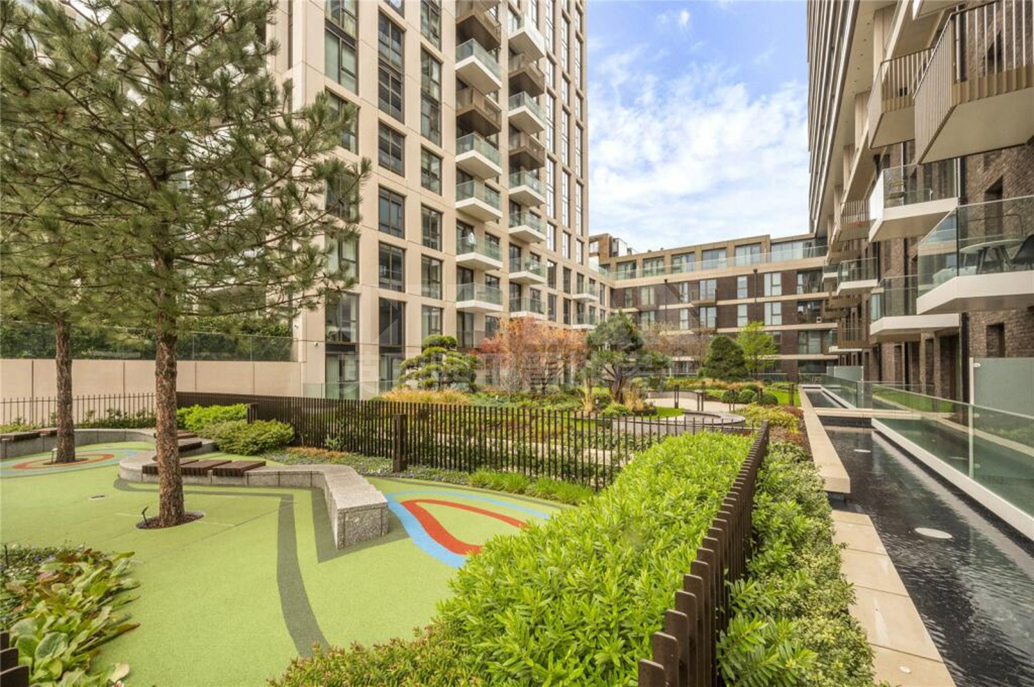 Flat Waterside Promenade in Greater London