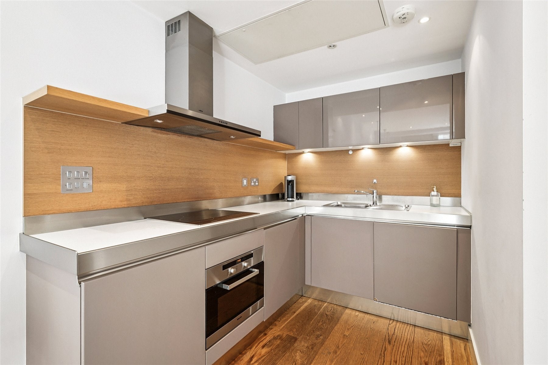 Flat Gatliff Road in City of Westminster