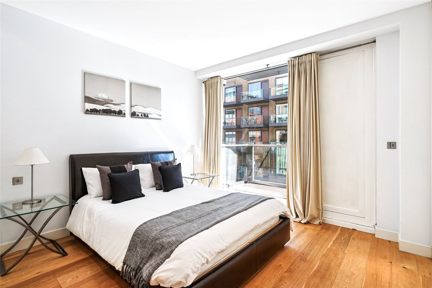 Flat Gatliff Road in City of Westminster