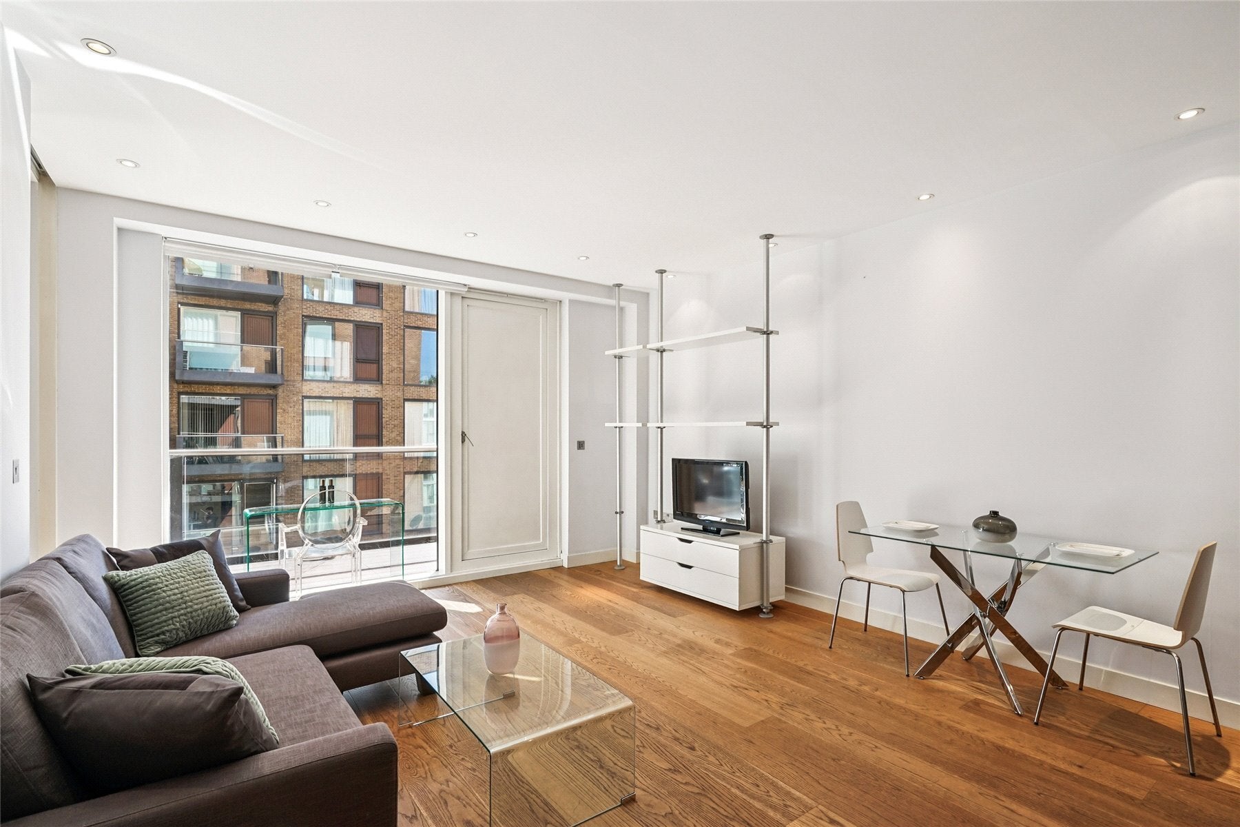 Flat Gatliff Road in City of Westminster