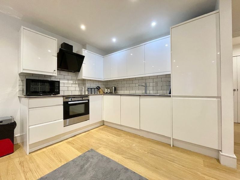 Flat Bermondsey Street in Greater London