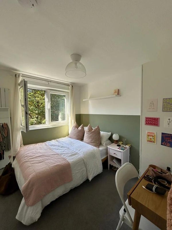 Room Royal Mint Street in Greater London