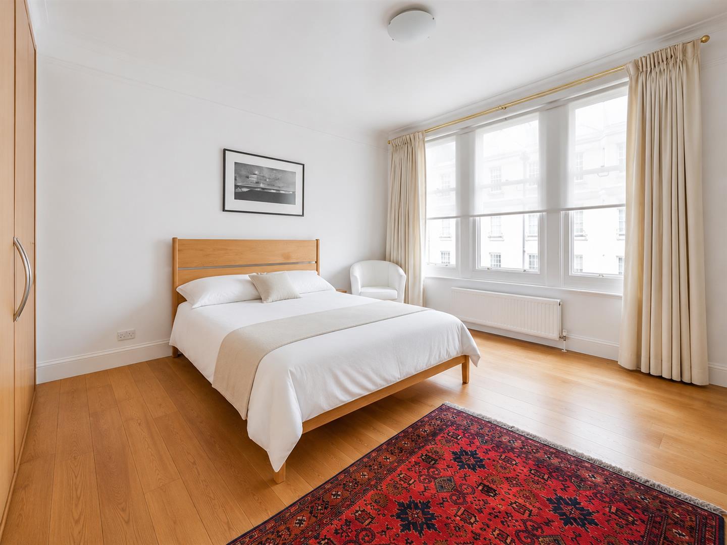 Flat Ridgmount Gardens in Greater London