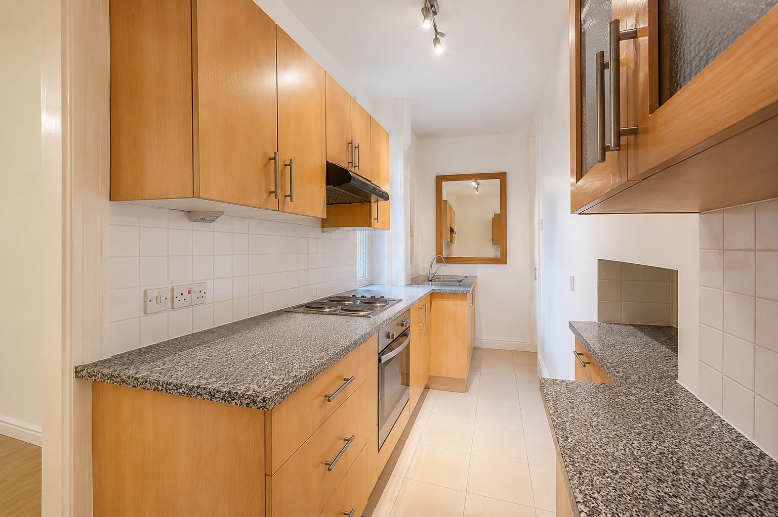 Flat Ridgmount Gardens in Greater London