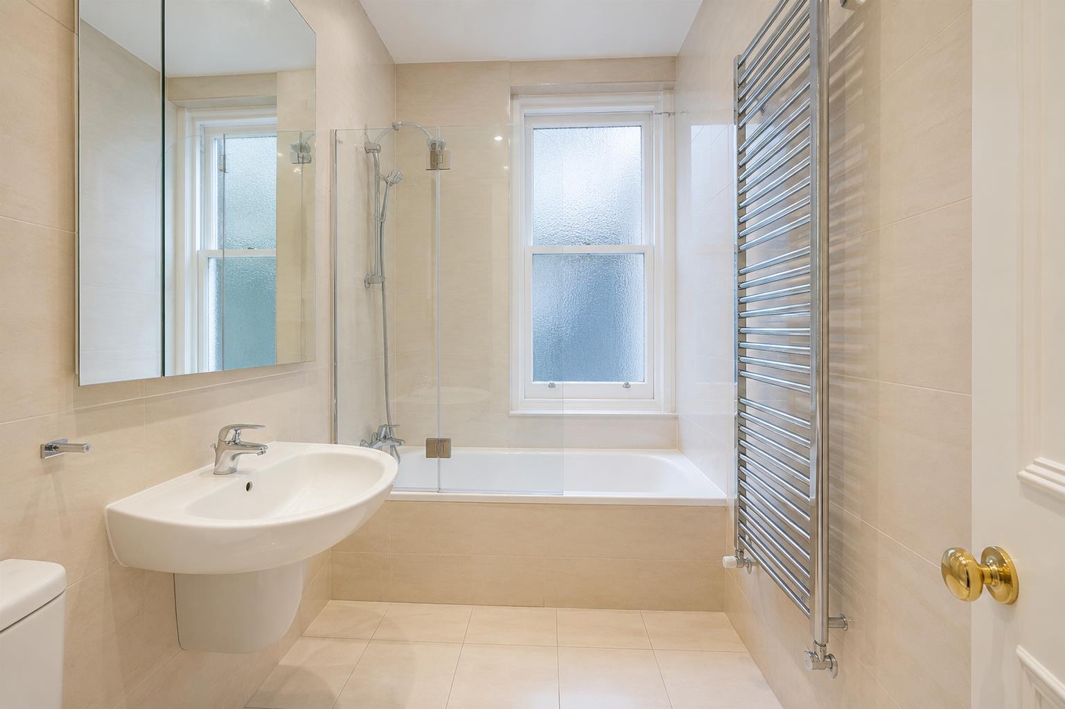 Flat Ridgmount Gardens in Greater London