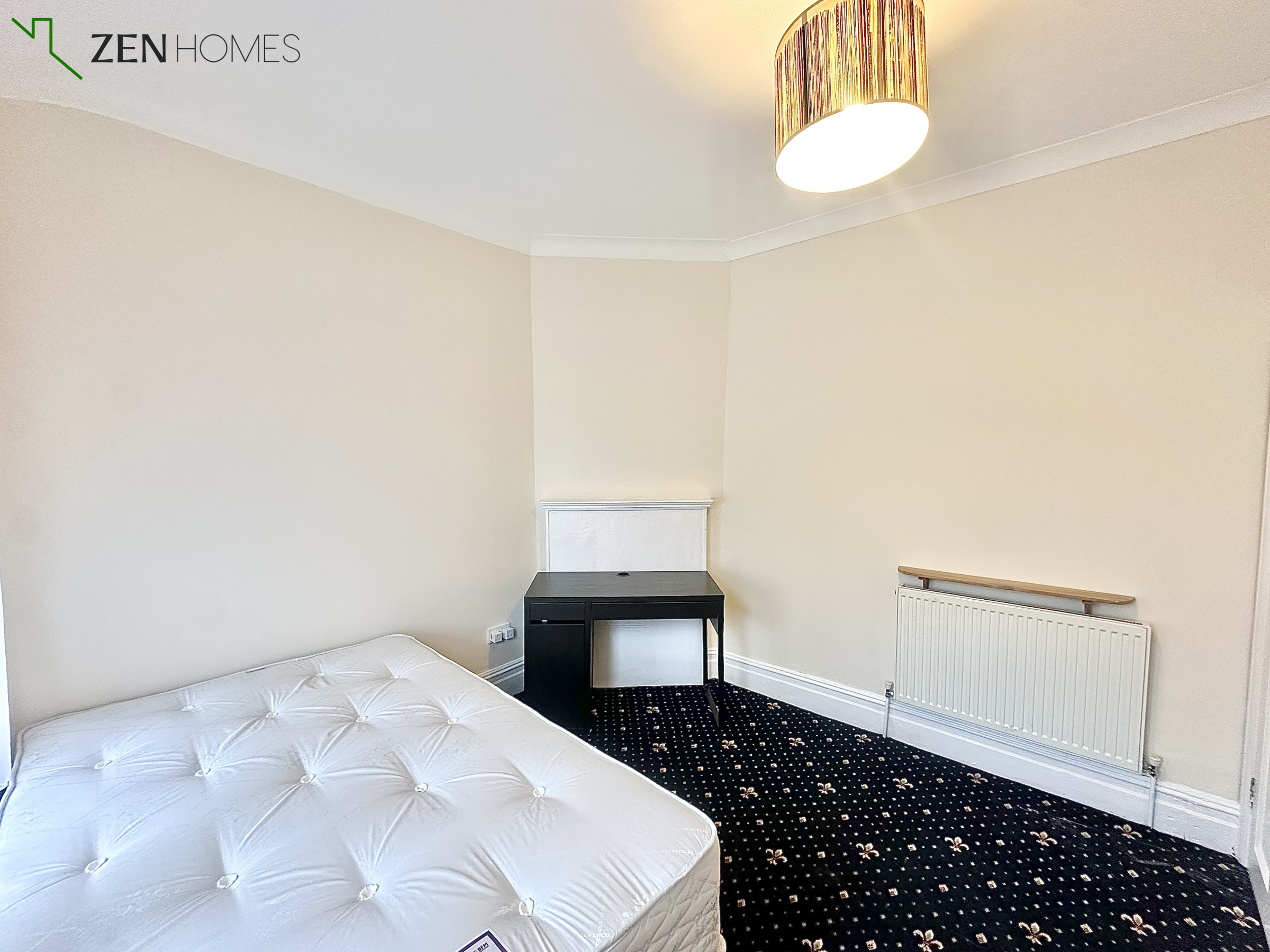 Room Russell Avenue in Greater London