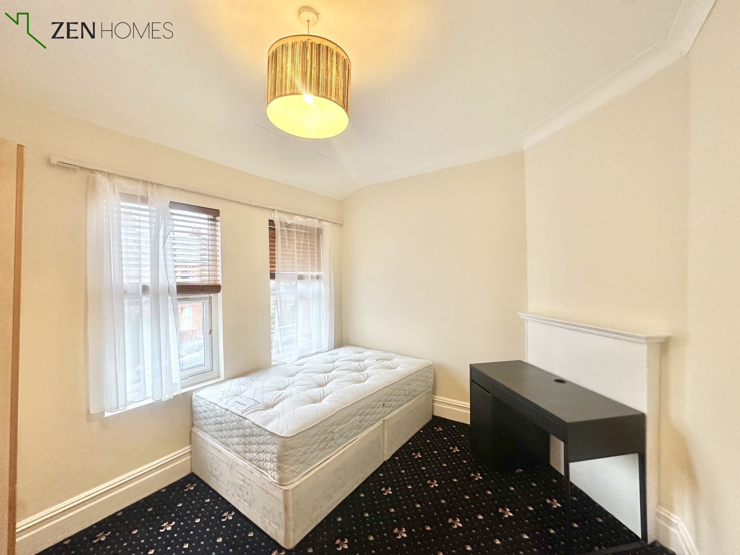Room Russell Avenue in Greater London