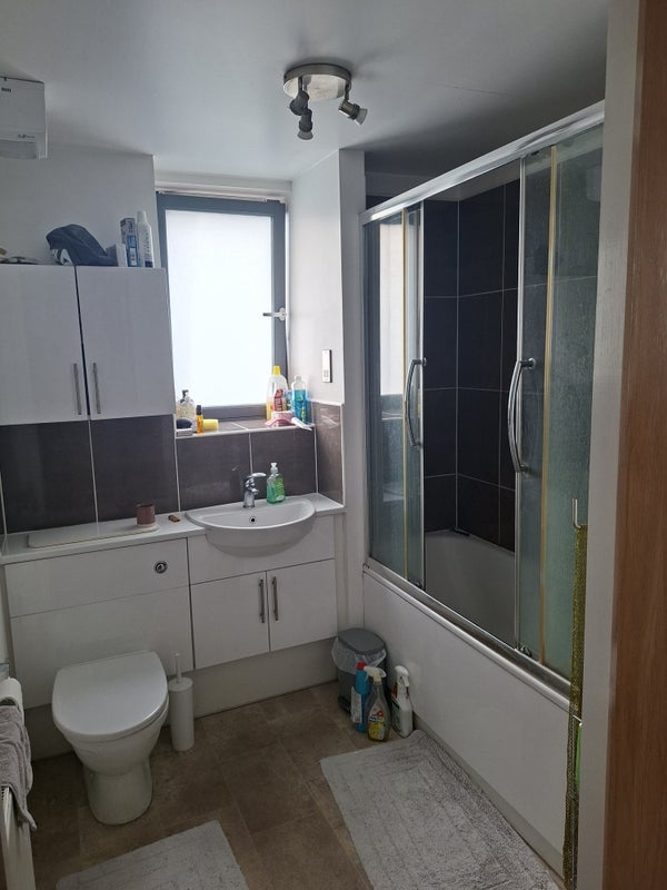 Room Robertson Avenue in City of Edinburgh