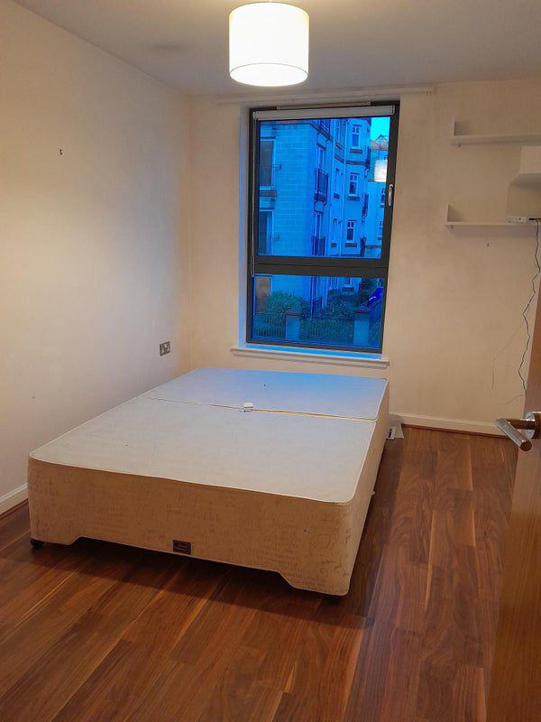 Room Robertson Avenue in City of Edinburgh