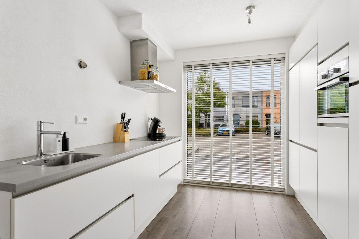 Tussenwoning te koop: Tante Pollewopstraat 32, Almere
