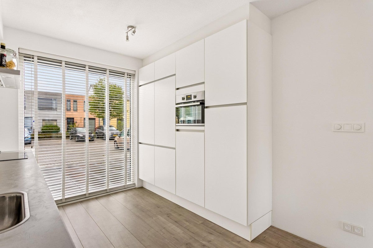 Tussenwoning te koop: Tante Pollewopstraat 32, Almere