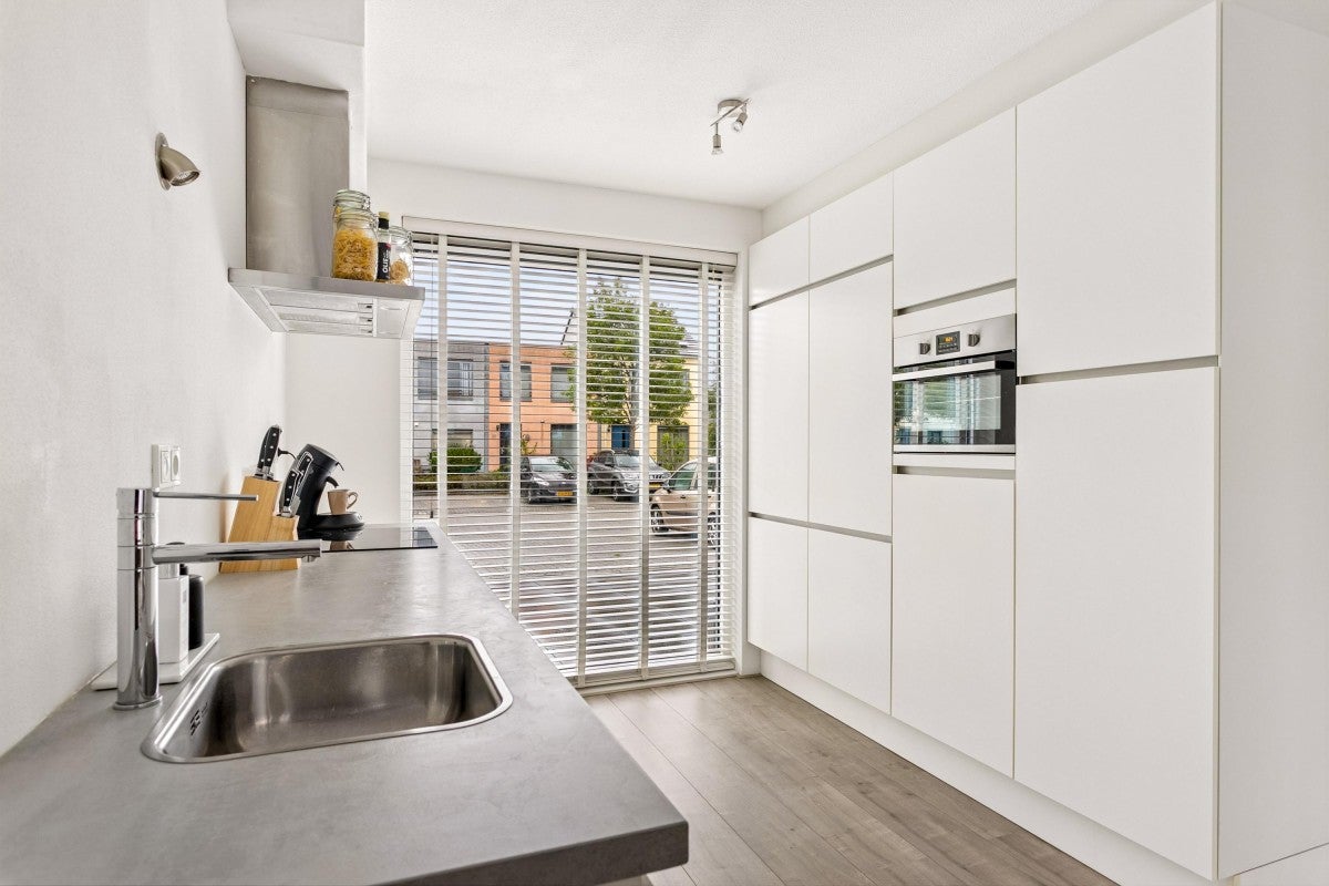 Tussenwoning te koop: Tante Pollewopstraat 32, Almere