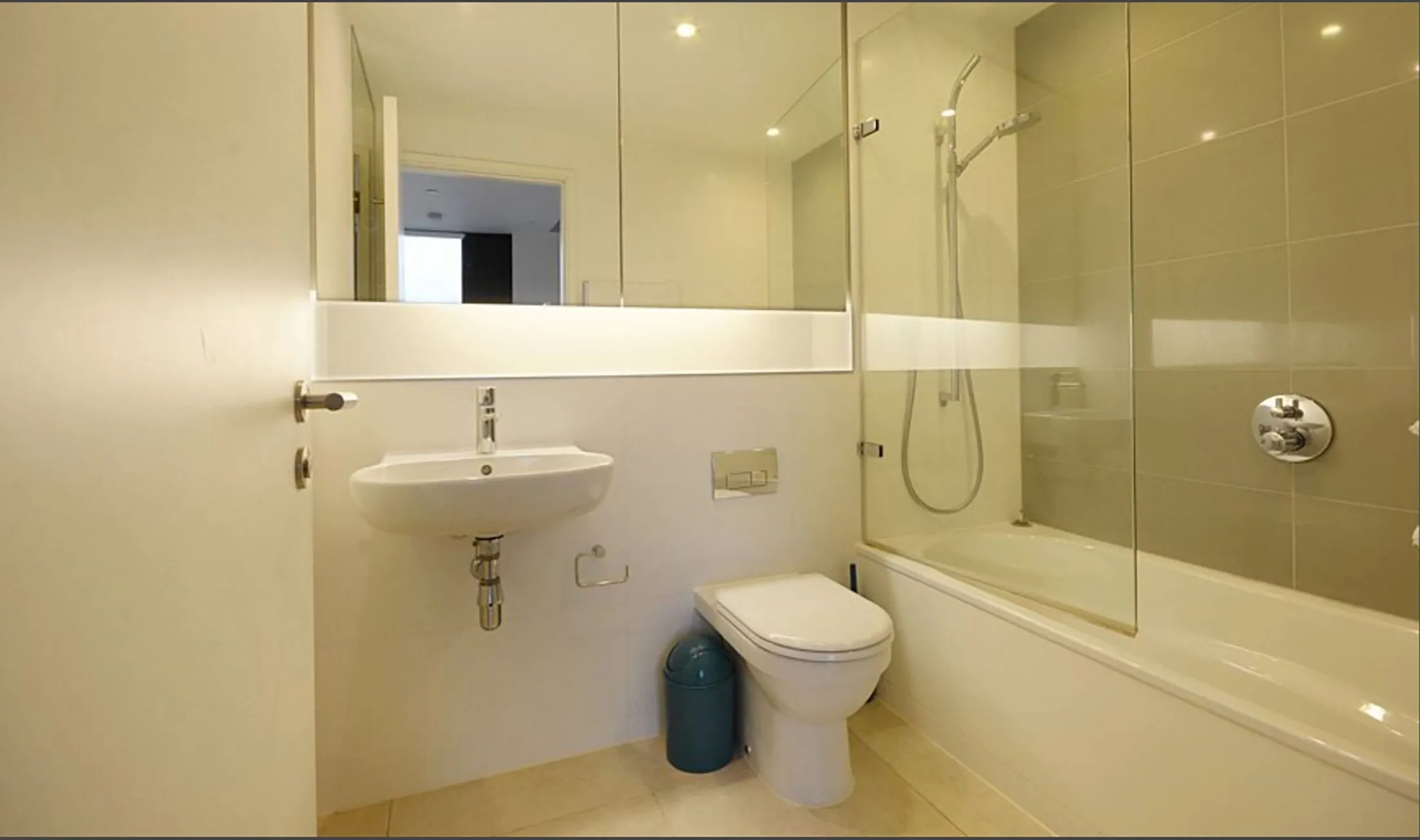 Flat Wollaston Close in Greater London
