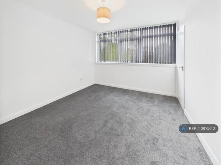 Flat Darnford Close in Coventry