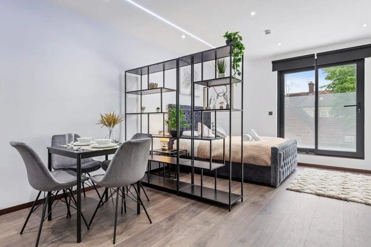 Room Woodstock Road in Greater London