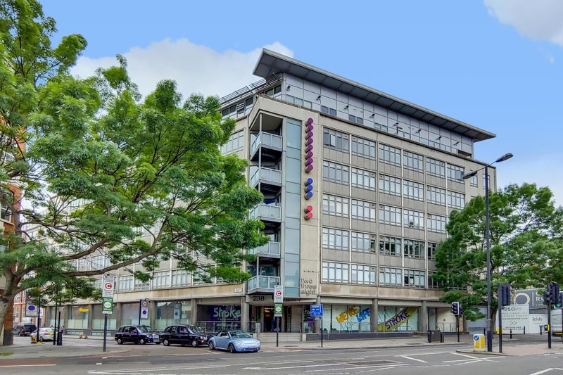 Room City Road in Greater London