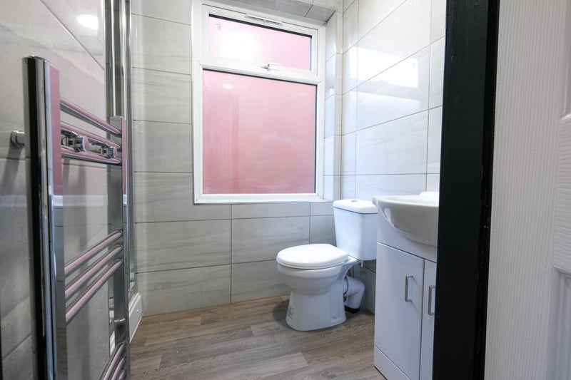 Room Middleborough Road in Coventry