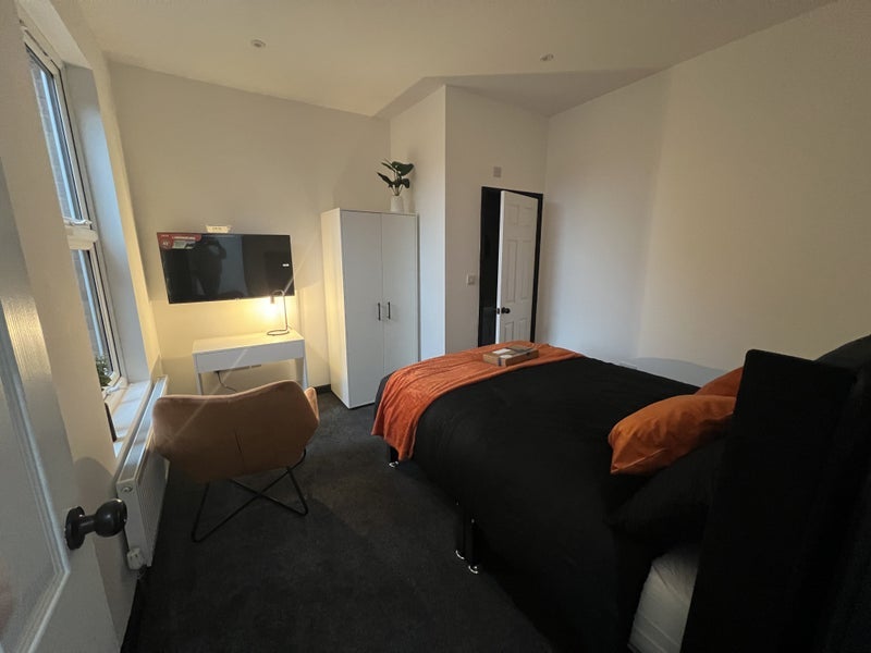 Room Middleborough Road in Coventry