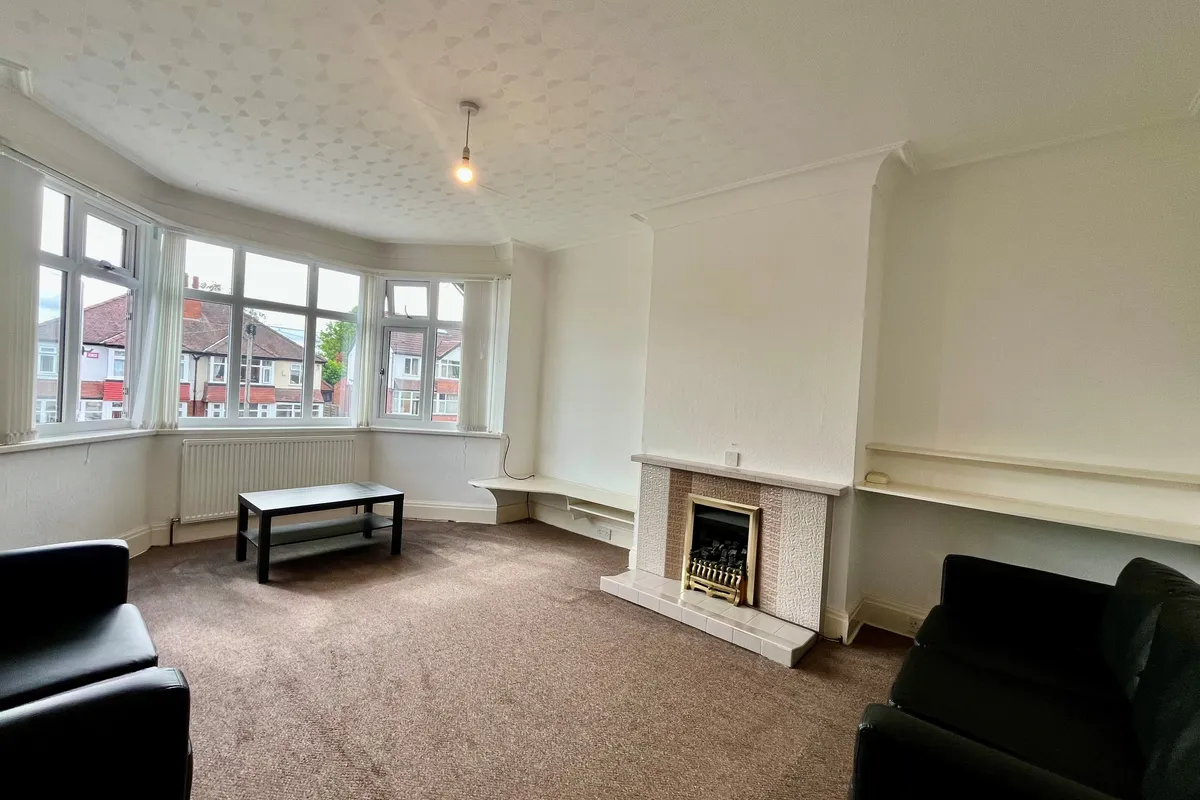 Flat St Anne's Road in Leeds