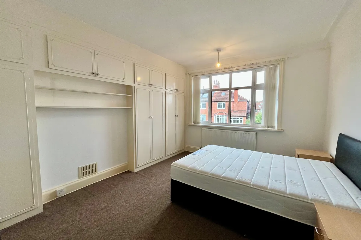 Flat St Anne's Road in Leeds