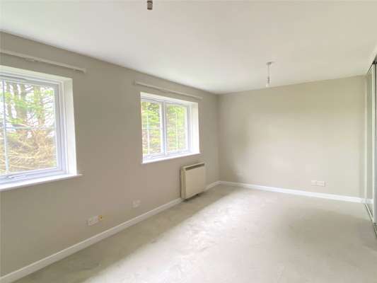 Flat Crompton Fields in Crawley