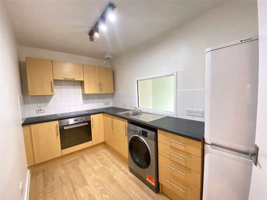 Flat Crompton Fields in Crawley