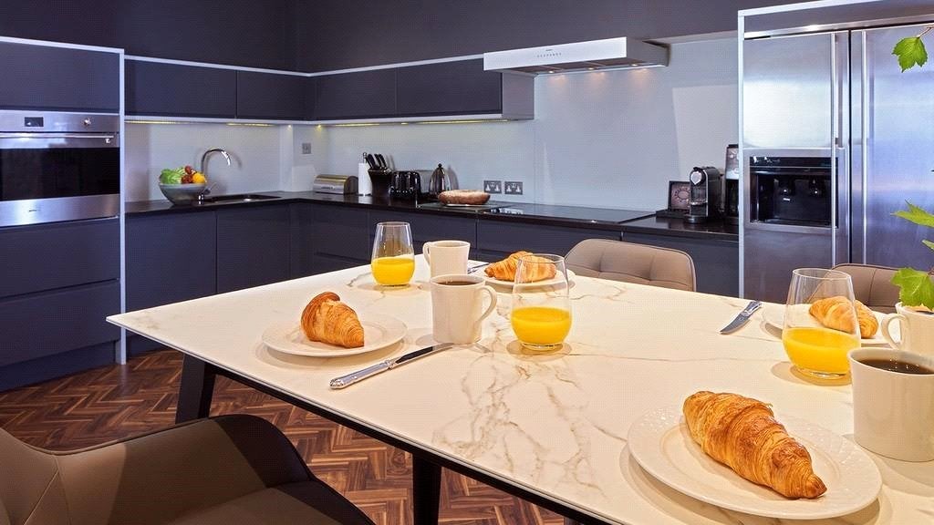Flat Cheval Place in Greater London