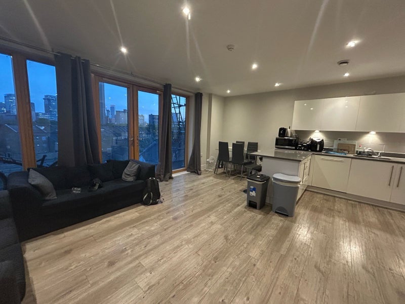 Room St Ives Place in Greater London