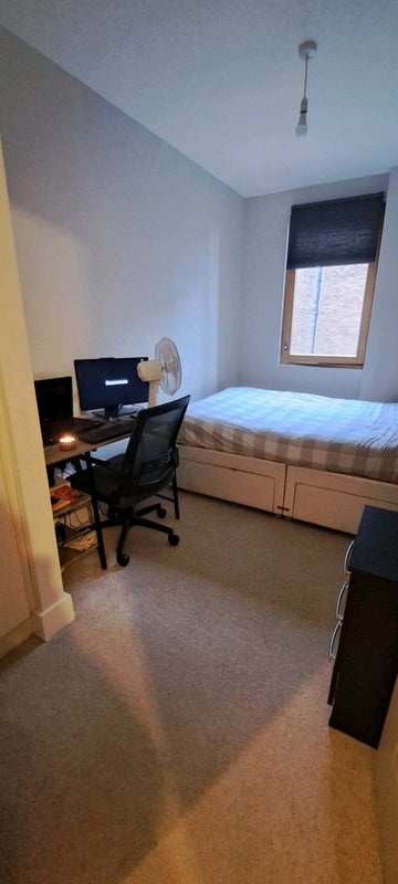 Room St Ives Place in Greater London