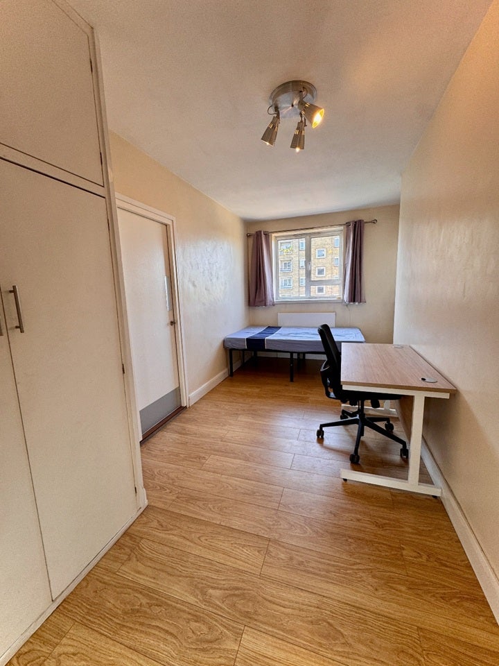 Flat Cumberland Market in Greater London