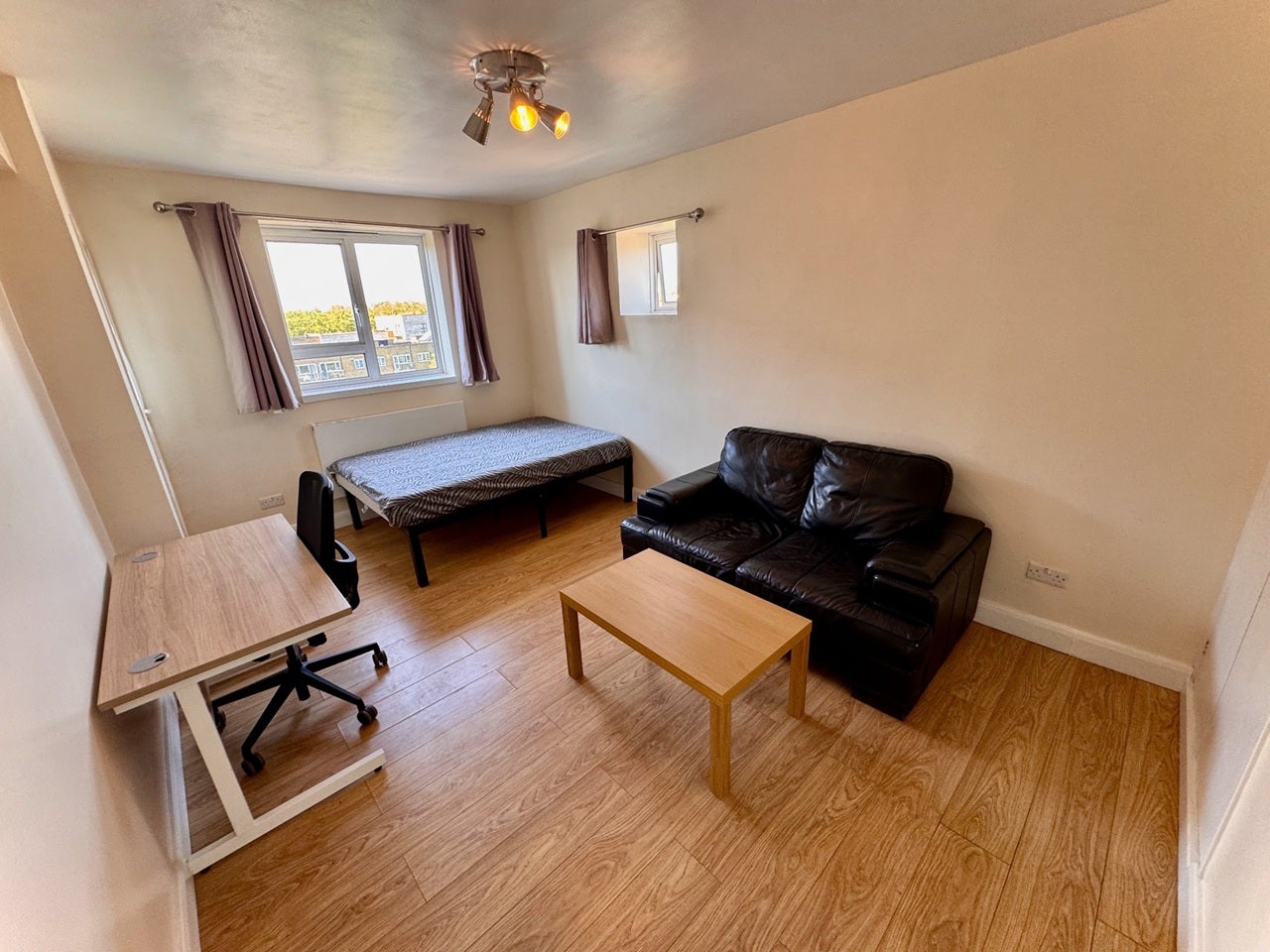 Flat Cumberland Market in Greater London