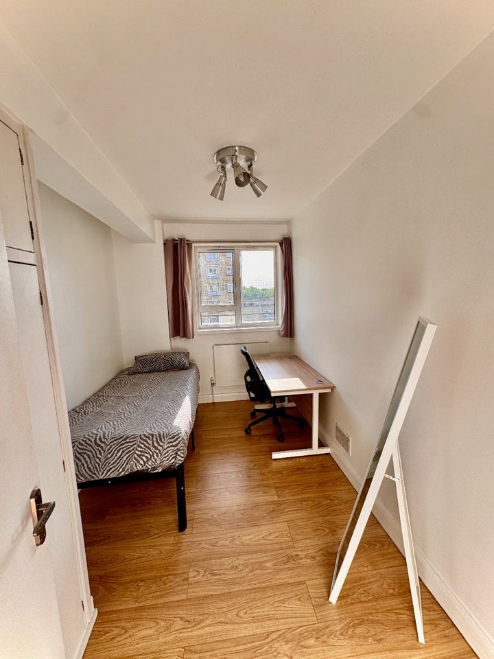 Flat Cumberland Market in Greater London