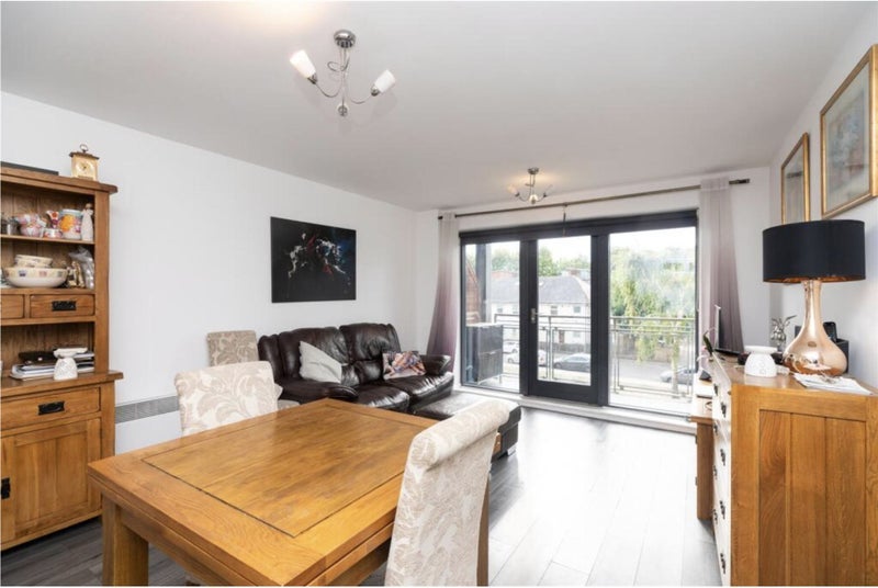 Flat Mount Pleasant Hill in Greater London