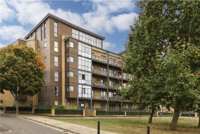 Flat Mount Pleasant Hill in Greater London