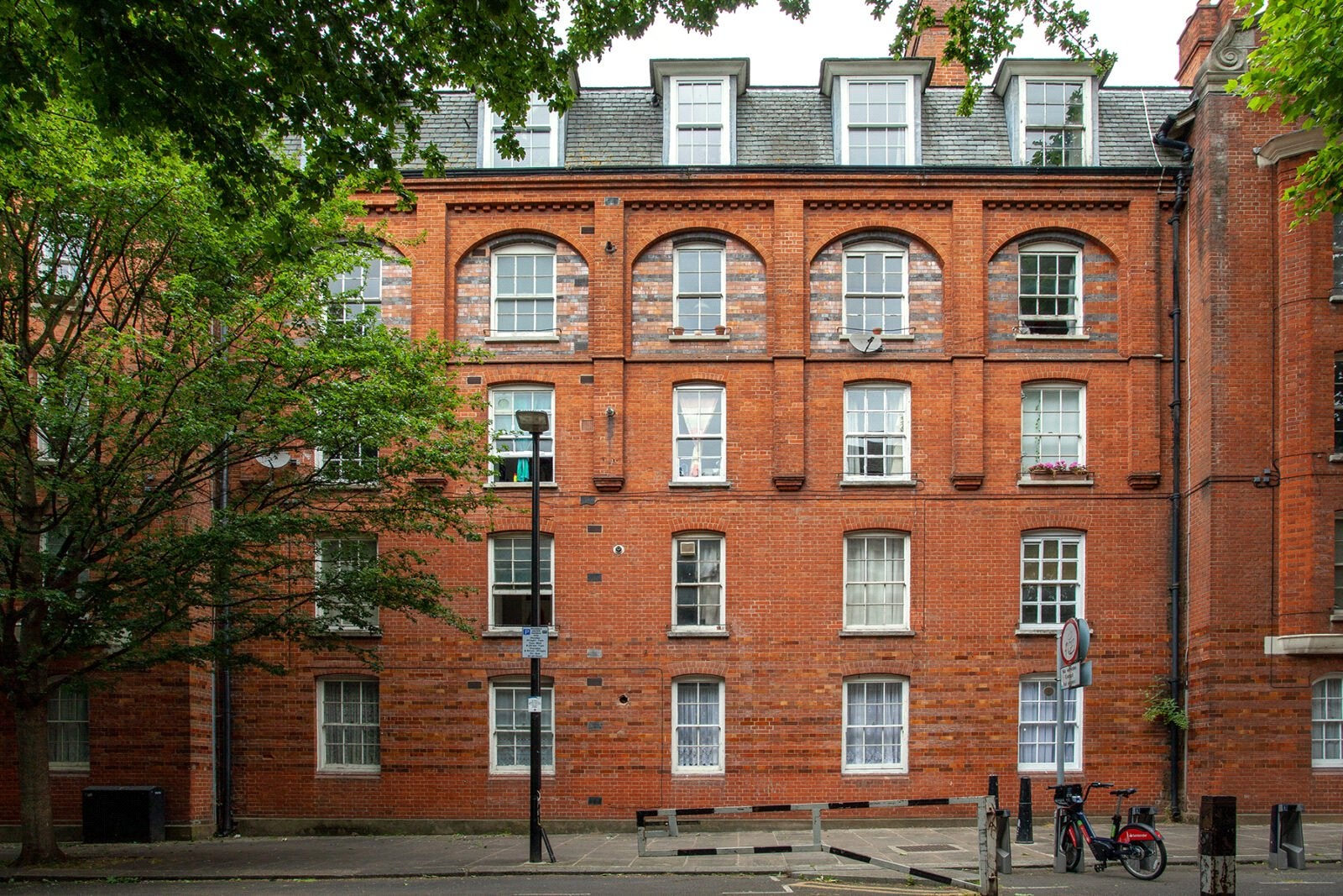 Flat Palissy Street in Greater London