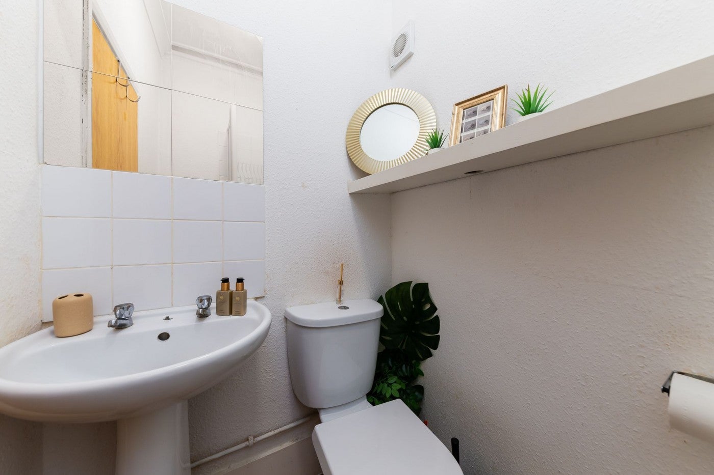 Flat Lotus Mews in Greater London