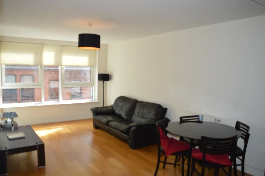 Flat Ingram Street in Glasgow