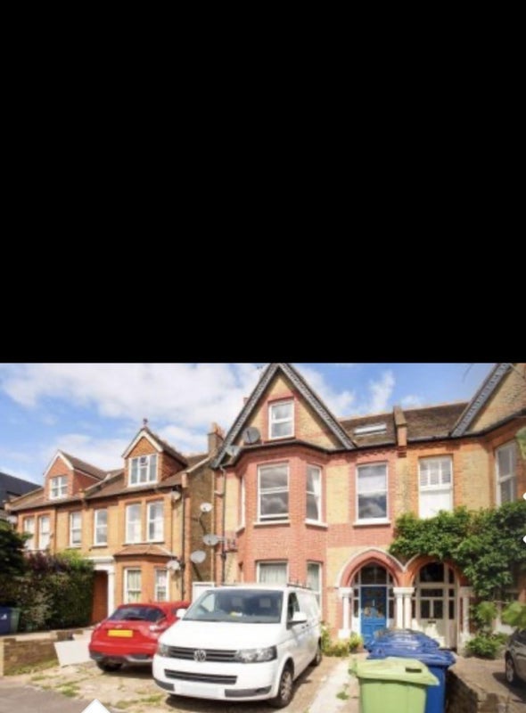 Room Warwick Road in Greater London